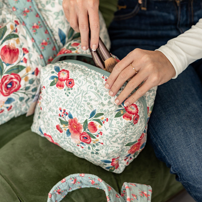 Erin & Ben Co. Zara Floral Linen Quilted Makeup Bag